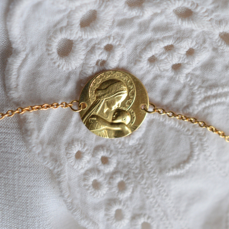 https://www.laudate.fr/bracelet-medaille/22152-bracelet-medaille-douce-mere-9-carats.html