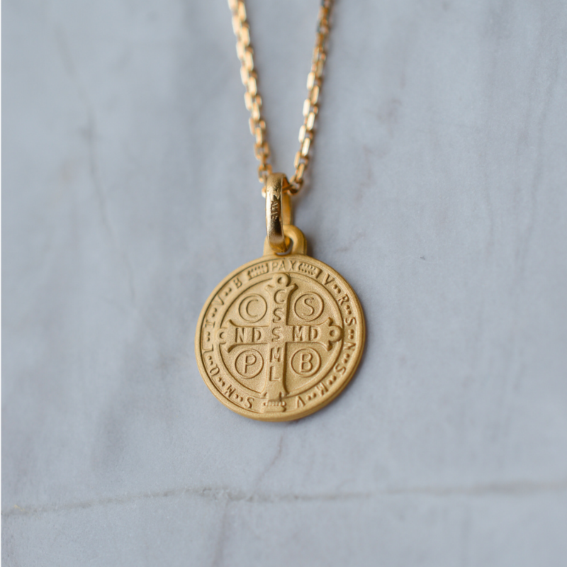 Médaille de Baptême Saint Benoît Or Jaune 18 Carats Médaille de Baptême Saint Benoît Or Jaune 18 Carats