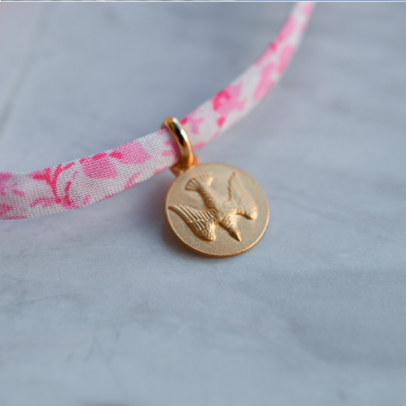 Medaille de bapteme :   mini Saint Esprit - bracelet liberty - Maison Laudate Medaille de bapteme :   mini Saint Esprit - bracelet liberty - Maison Laudate