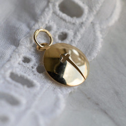 Mini colgante de cruz ajourada