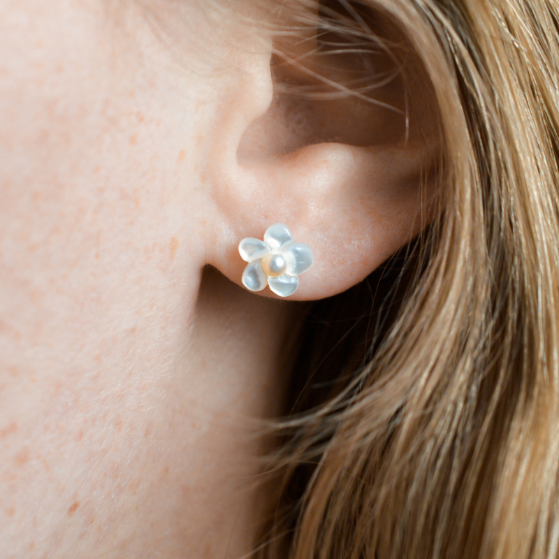 Pendientes de Flor Edelweiss en Oro Amarillo de 18 Quilates - Maison Laudate