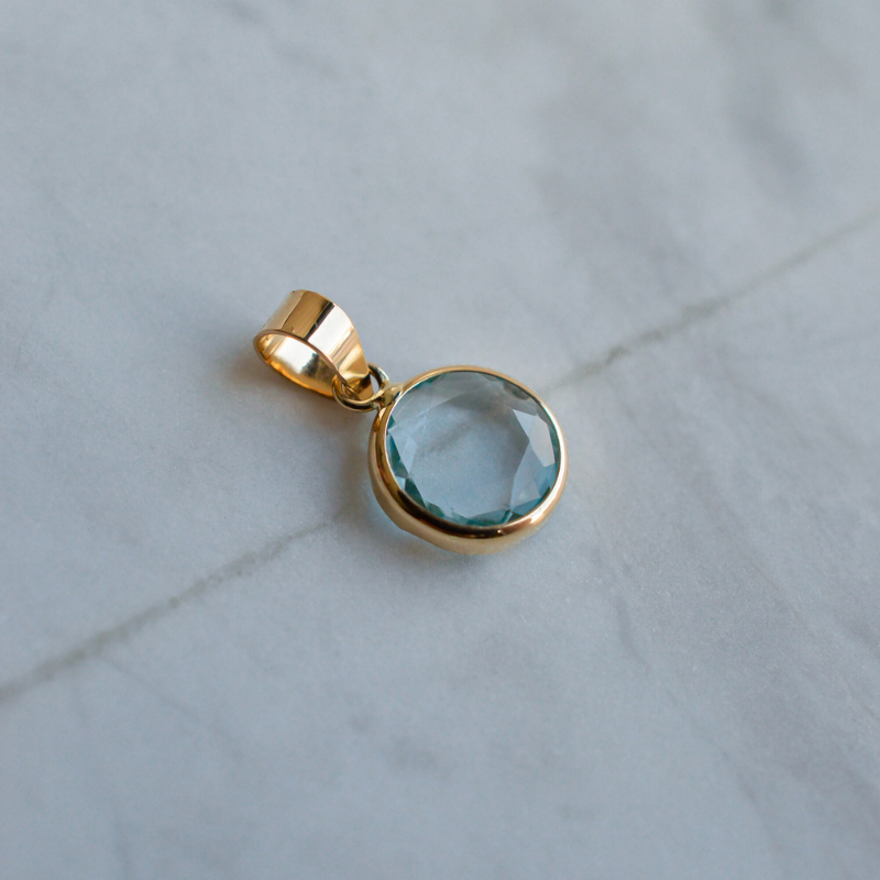 Colgante Resplandor de Vida Aguamarina en Oro Amarillo de 18 Quilates Maison Laudate