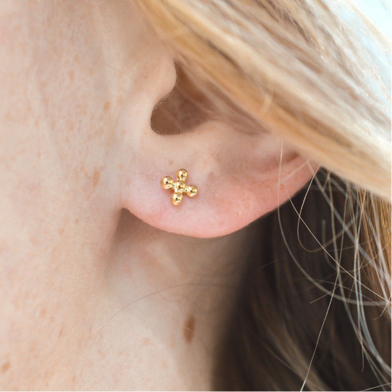 Pendientes de Cruz Laure Oro Amarillo 18 Quilates - Casa Laudate