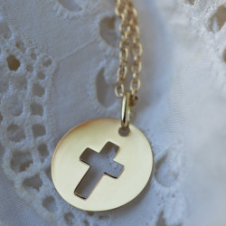 https://medailledebapteme.com/croix/115-medaillon-croix-relief-dore-2600029400.html