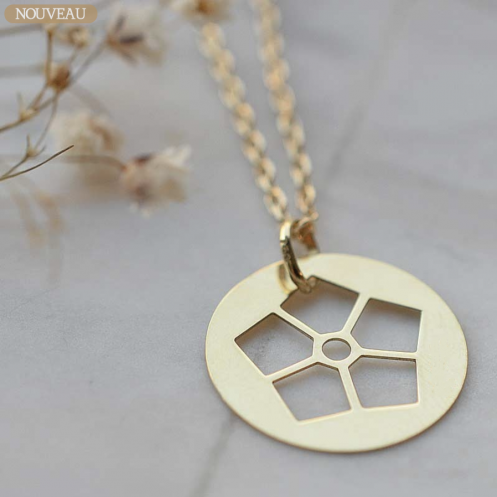 Pendentif fleur by Kenzo Takada Pendentif fleur by Kenzo Takada