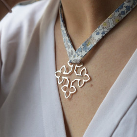 Pendentif de bapteme croix ruban