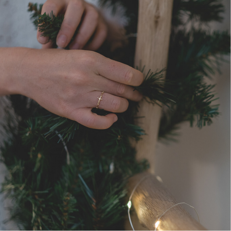 Anillo Abierto Dizainier Cruz Oro Amarillo 18K - Maison Laudate