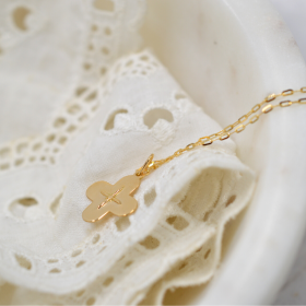 Collier croix Romane