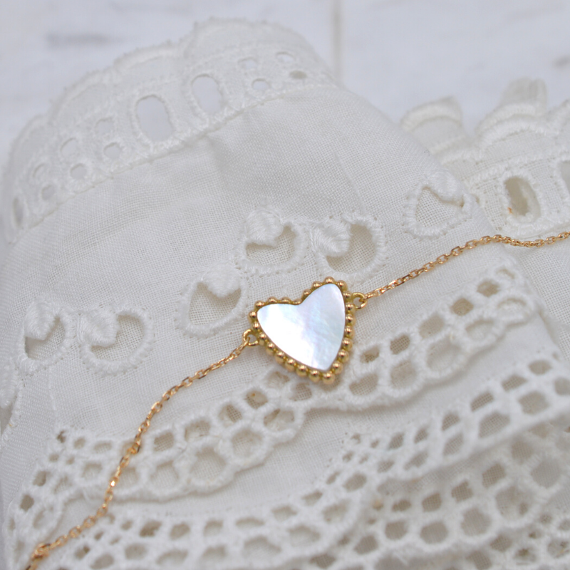 Bracelet Cœur Sacré Perlé Nacre et Or Jaune 18 Carats - Maison Laudate Bracelet Cœur Sacré Perlé Nacre et Or Jaune 18 Carats - Maison Laudate
