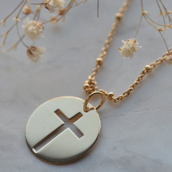 Croix de bapteme croix fine ajourée