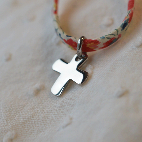 Pequeño colgante de cruz redonda en plata maciza - Maison Laudate