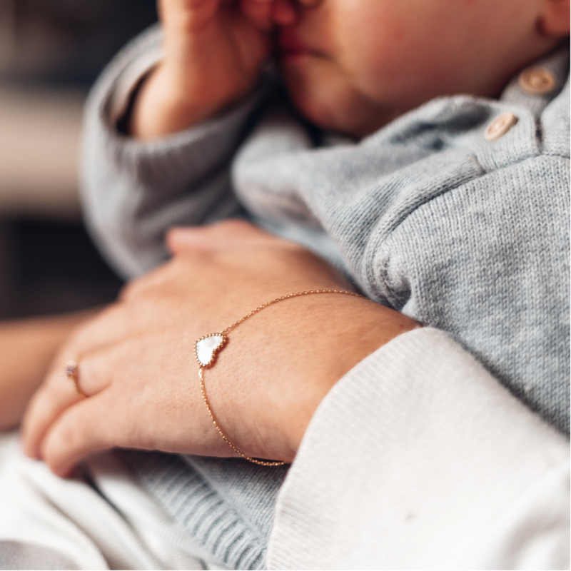 Bracelet Cœur Sacré Perlé Nacre et Or Jaune 18 Carats - Maison Laudate Bracelet Cœur Sacré Perlé Nacre et Or Jaune 18 Carats - Maison Laudate