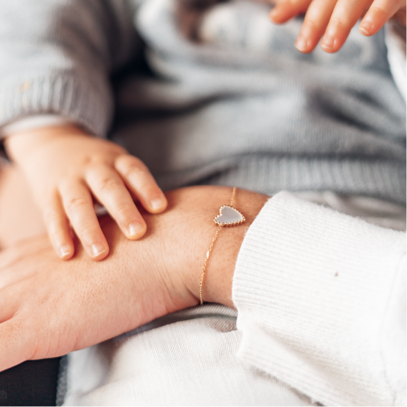 Bracelet Cœur Sacré Perlé Nacre et Or Jaune 18 Carats - Maison Laudate Bracelet Cœur Sacré Perlé Nacre et Or Jaune 18 Carats - Maison Laudate