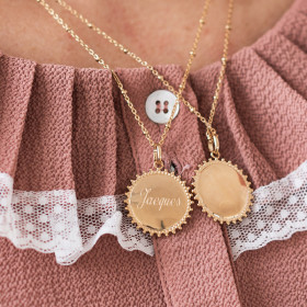 Collier perlé jeton soleil...