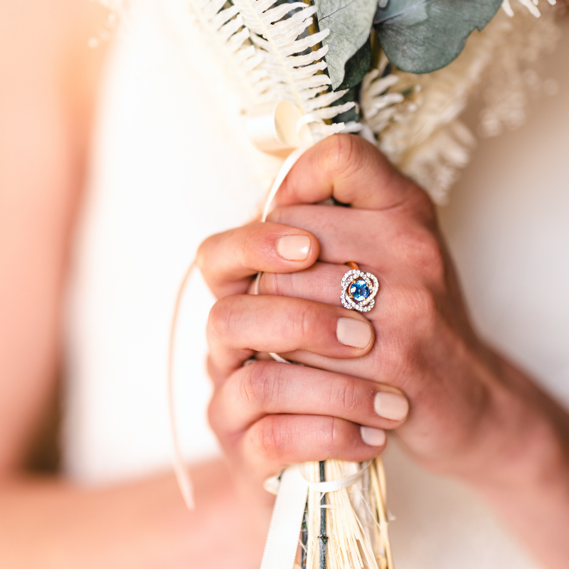 Bague de Fiançailles Rozala Or Jaune 18 carats Diamants et Saphir Bague de Fiançailles Rozala Or Jaune 18 carats Diamants et Saphir