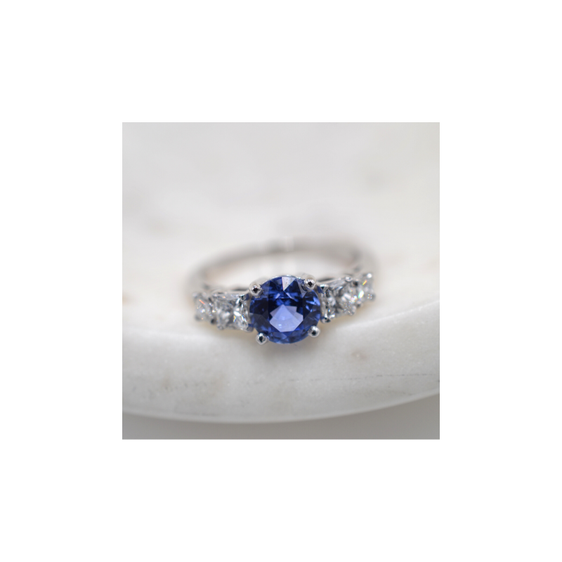 Bague de fiançailles Aliénor Or Blanc 18 carats Diamants et Saphir