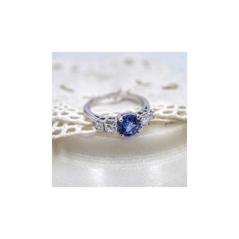 Bague de fiançailles Aliénor Or Blanc 18 carats Diamants et Saphir