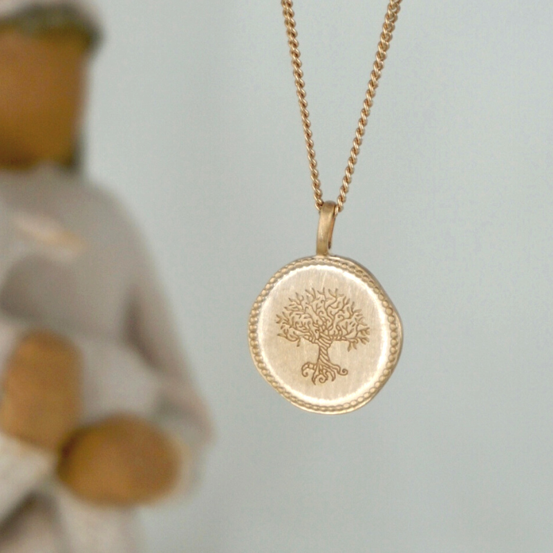 Médaille Arbre de Vie Perlée en Plaqué Or - Maison Laudate Médaille Arbre de Vie Perlée en Plaqué Or - Maison Laudate
