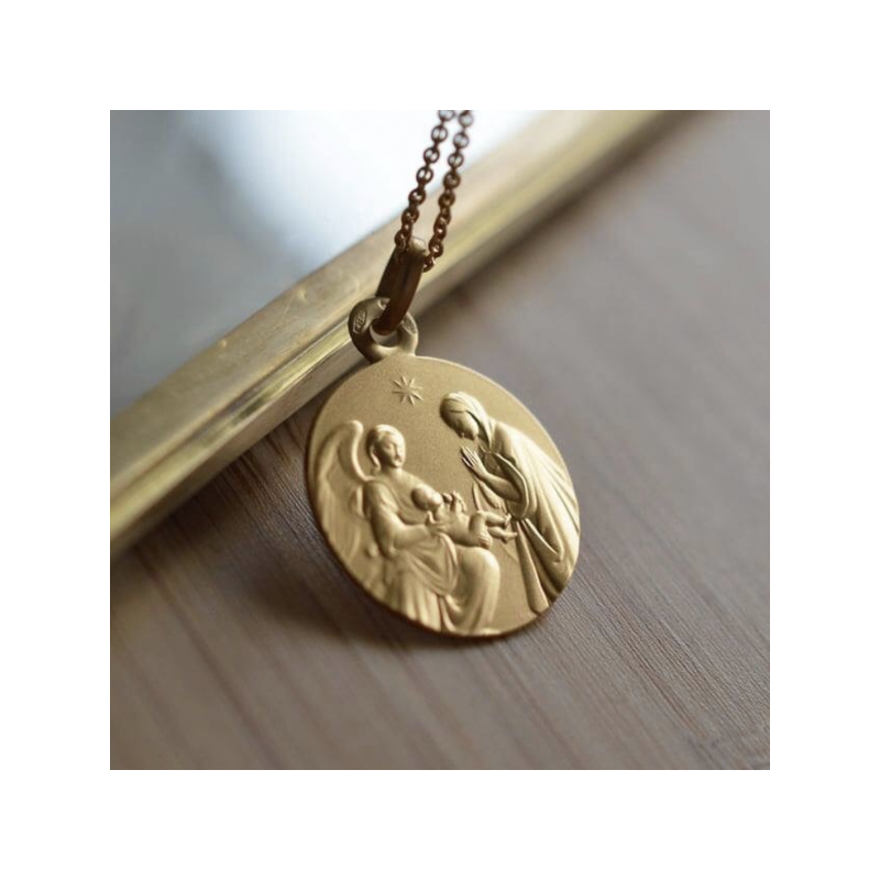 Médaille de Baptême Divine Étoile Or Jaune 18 Carats - Maison Laudate Médaille de Baptême Divine Étoile Or Jaune 18 Carats - Maison Laudate