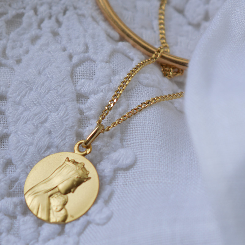 Médaille bapteme vierge à l'enfant Portrait de notre dame de la sagesse Médaille bapteme vierge à l'enfant Portrait de notre dame de la sagesse