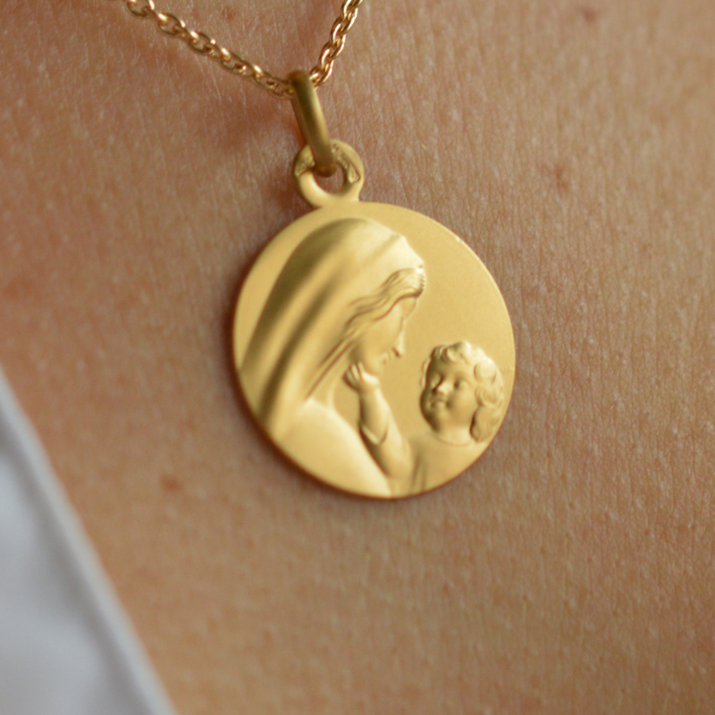 Medalla de Bautismo Mirada Maternal Oro 18 Quilates - Casa Laudate