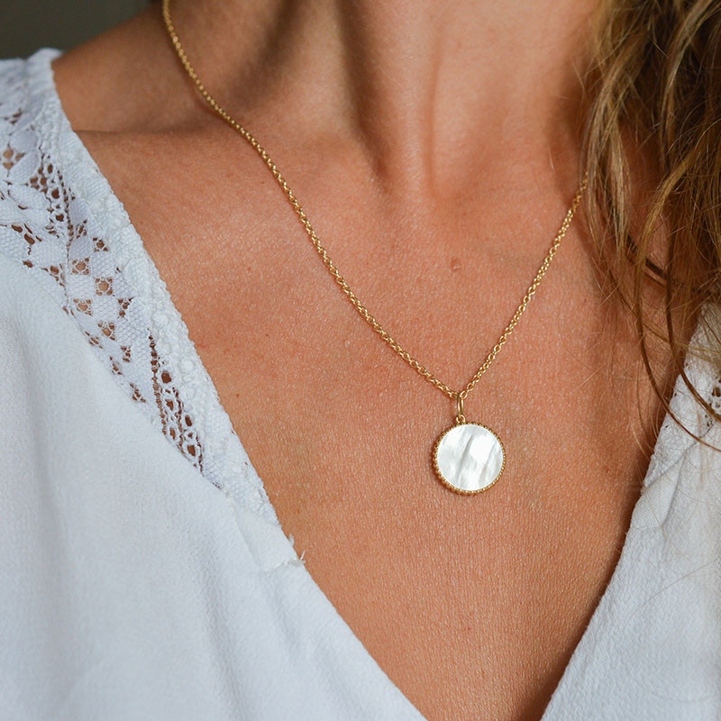 Pendentif Jeton en Nacre  Perlé d'Or Jaune 18 Carats - Maison Laudate