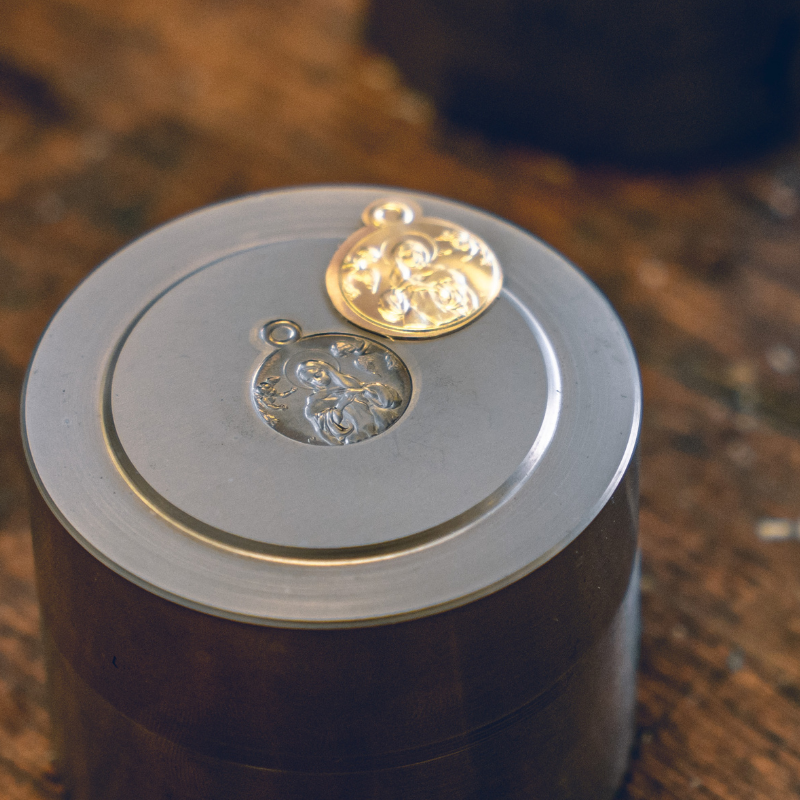 Médaille de Baptême Notre Dame des Anges Or 18 Carats - Maison Laudate