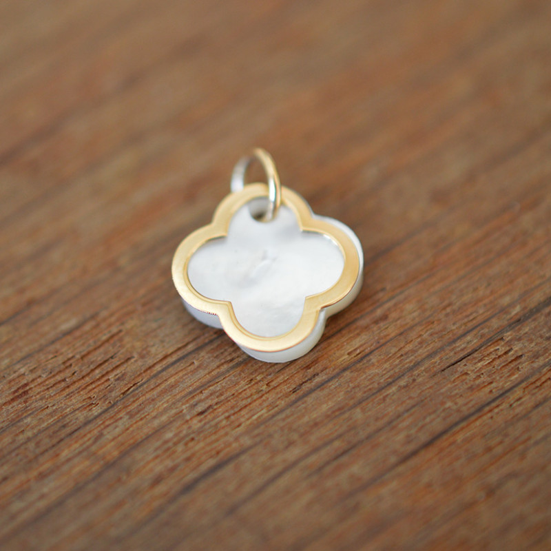 Pendentif Trèfle or et nacre, pendentif croix nacre liseret or