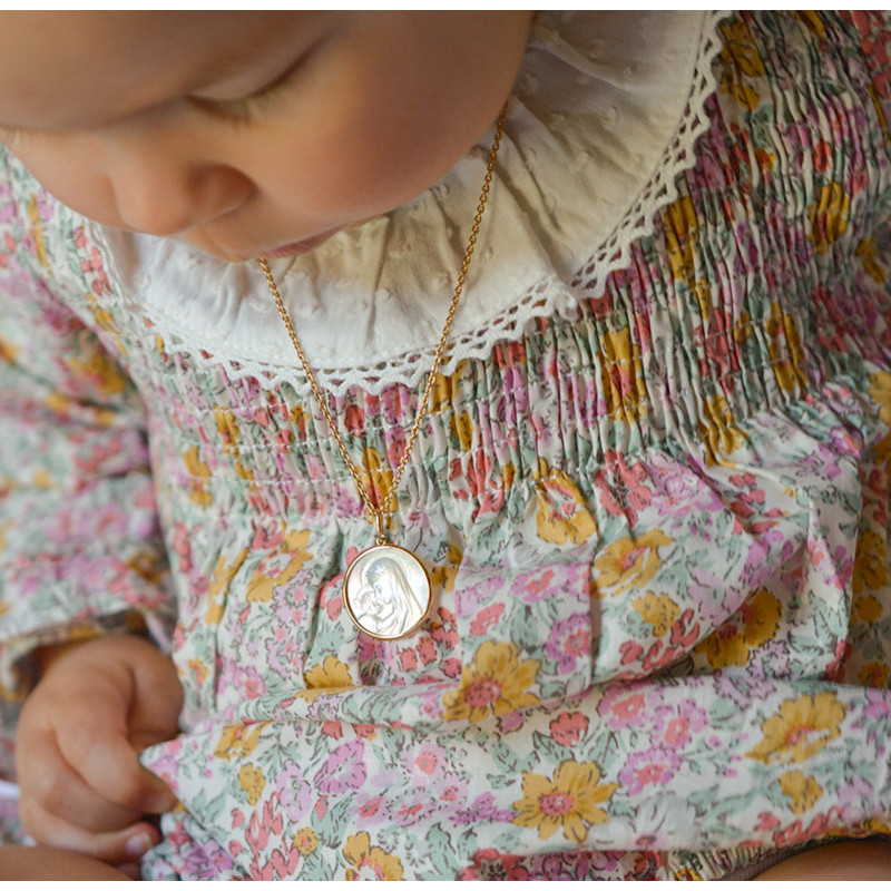 Médaille de baptême Vierge à l'enfant rayonnant nacre