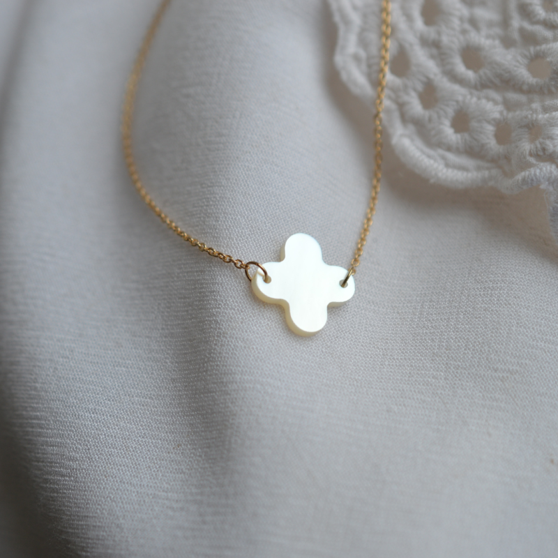 Bracelet Croix Romane nacre et or 18 carats