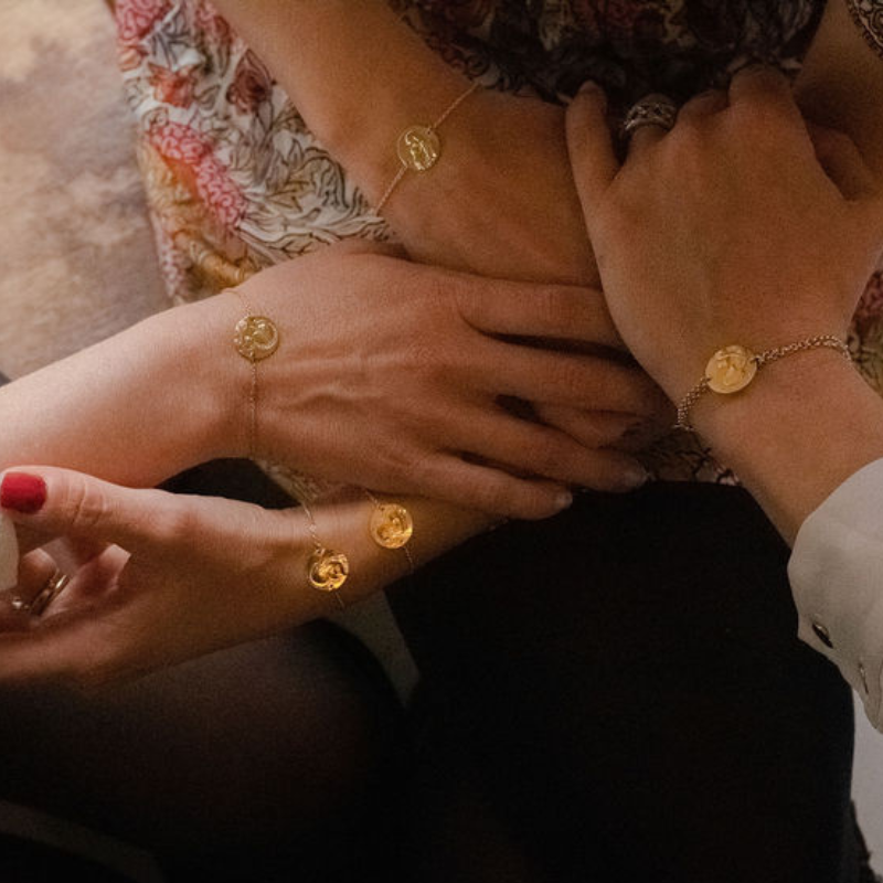 Maison Laudate - Pulsera Medalla Virgen Dulce Madre - Oro de 18 quilates