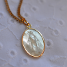 médaille vierge ovale nacre et or maison laudate