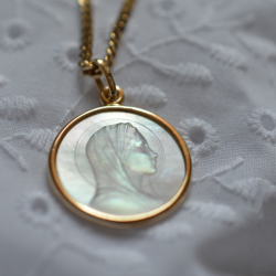 medaille or et nacre annonciation Laudate