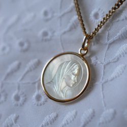 medaille or et nacre annonciation Laudate