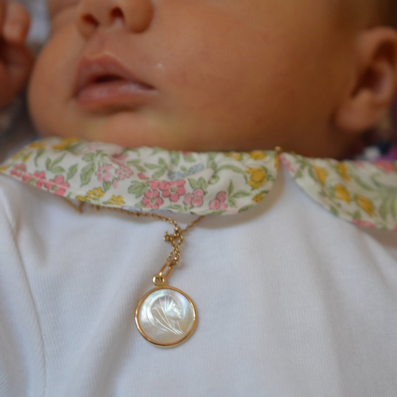 medaille or et nacre annonciation Laudate