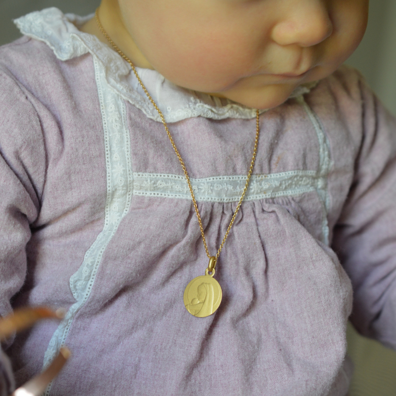 médaille mère sainte or 18 carats
