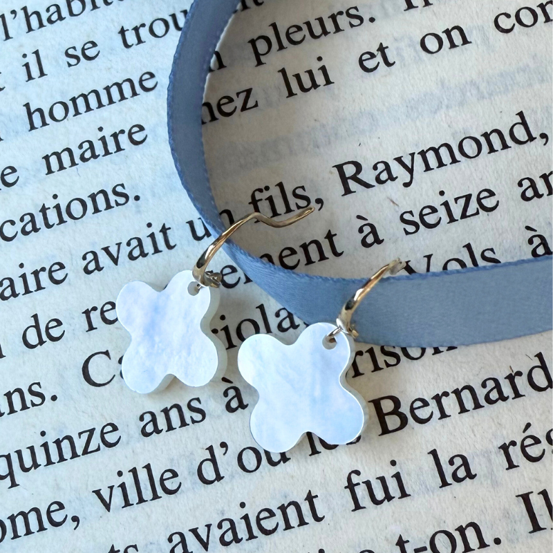 boucle d'oreilles croix romane nacre & or 18 carats
