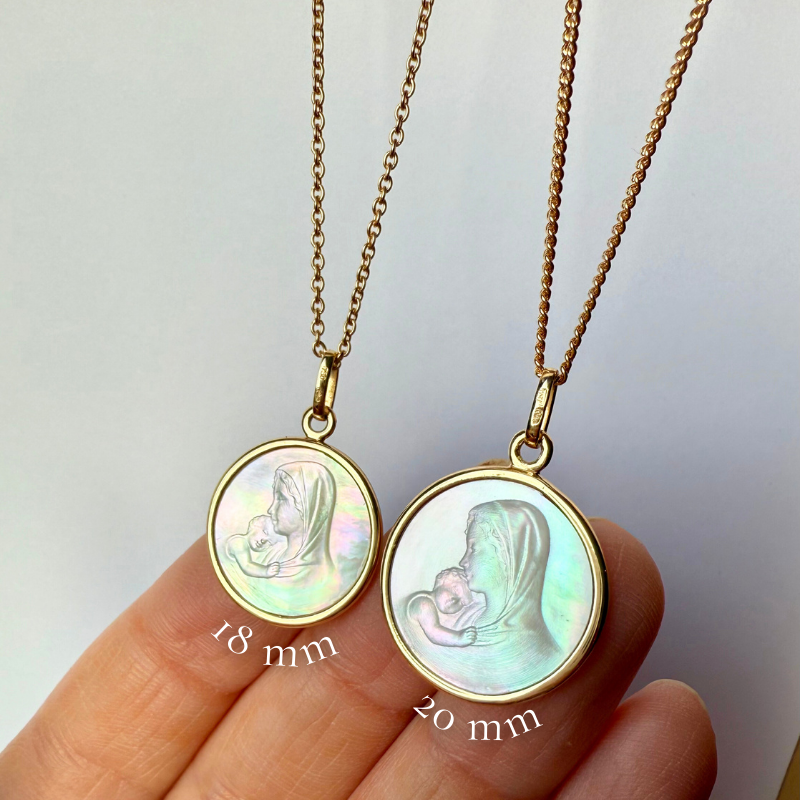 medaille de bapteme vierge mère nacre et or 18 carats maison laudate