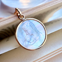 medaille de bapteme vierge mère nacre et or 18 carats maison laudate