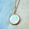 medaille de bapteme vierge mère nacre et or 18 carats maison laudate