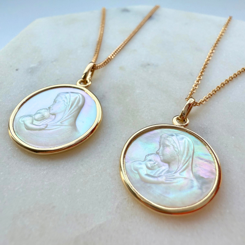 medaille de bapteme vierge mère nacre et or 18 carats maison laudate