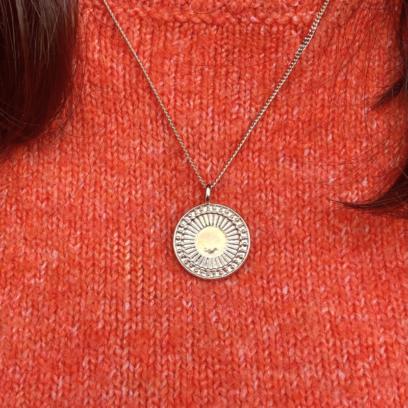 pendentif soleil plaqué or laudate