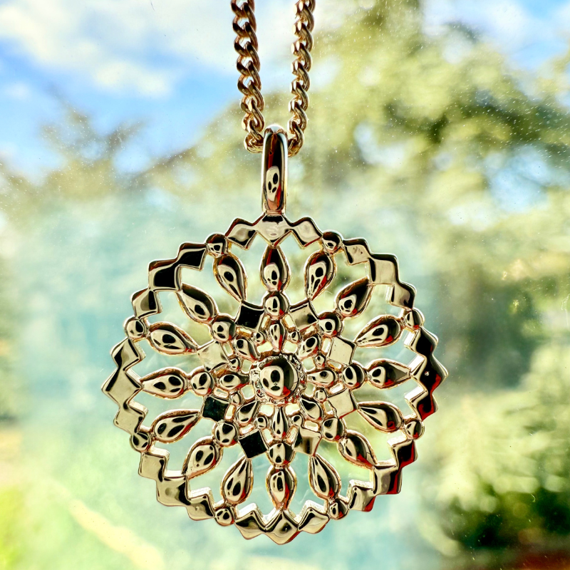 pendentif rosace ajouré plaqué or maison laudate