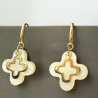 boucles d'oreilles croix romane nacre et or 18 carats maison laudate