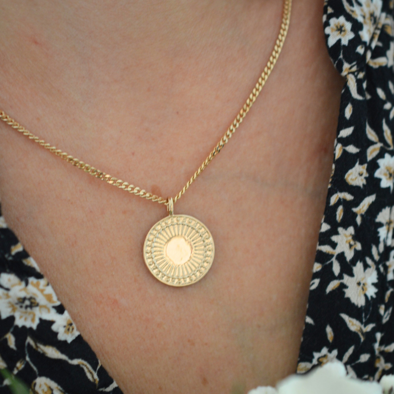 pendentif soleil plaqué or laudate