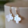boucle d'oreilles croix romane nacre & or 18 carats