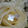 boucle d'oreilles croix romane nacre & or 18 carats