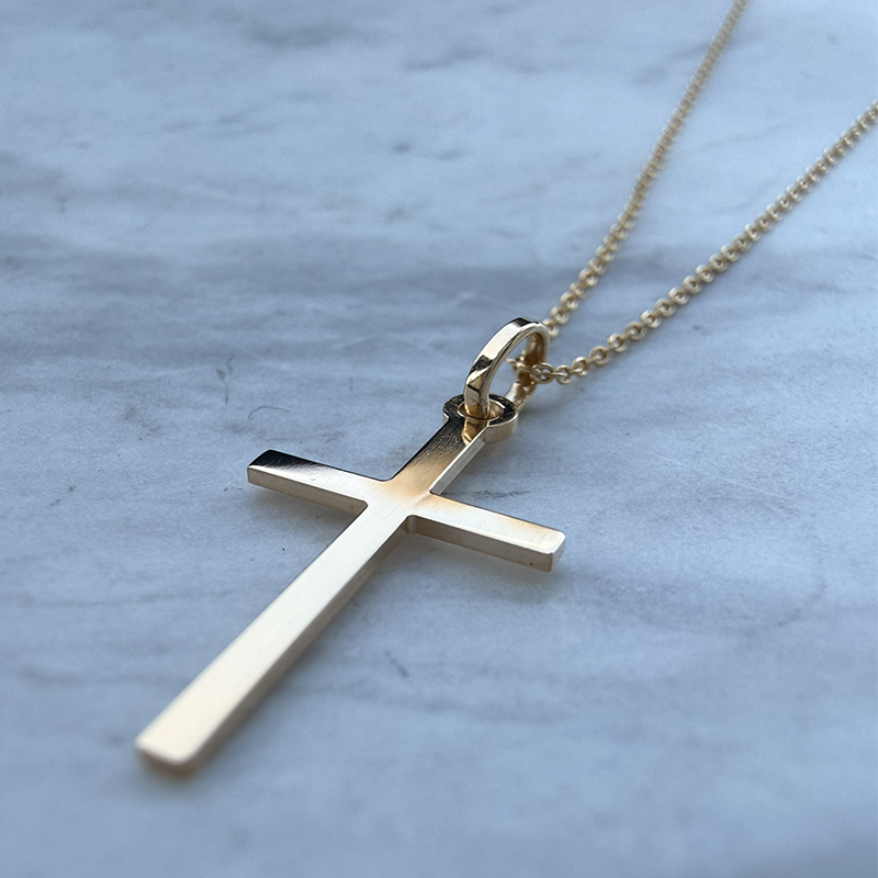 Croix classique 9 carats