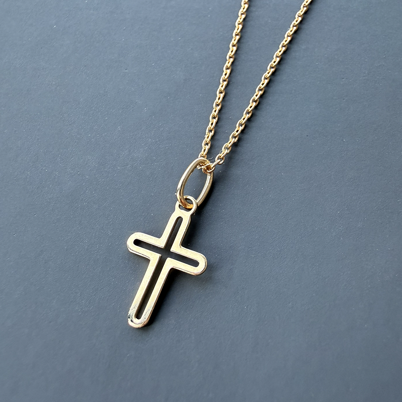 Croix ajourée