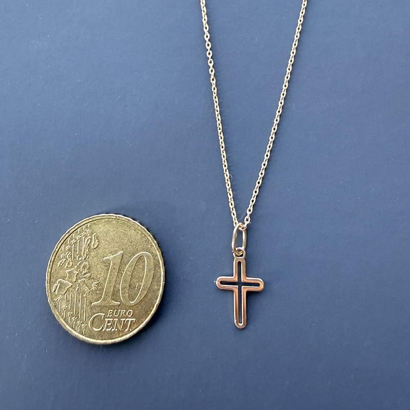 Croix ajourée